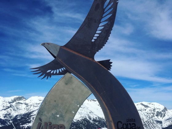 Aliga sculpture, marking the start of the World Cup black slope
